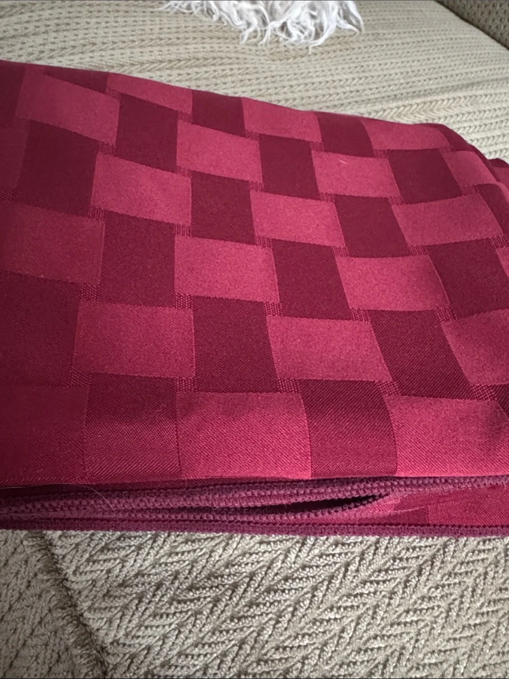Vintage burgundy jacquard woven tablecloth rectangle water resistant 52” x 68”